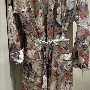 Dior Robe with Floral Design - Cream and Purple